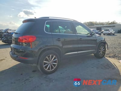 Trzecie zdjęcie samochodu z tyłu: 2017 VOLKSWAGEN TIGUAN WOLFSBURG VIN:WVGRV7AX2HK002731 - miniatura