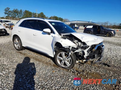 Czwarte zdjęcie samochodu z boku: 2020 AUDI Q3 PREMIUM S LINE VIN:WA1DECF31L1008008 - miniatura