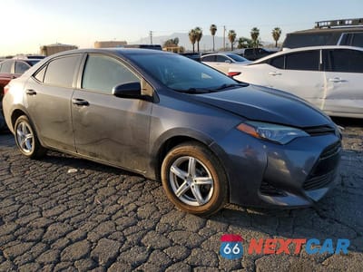 Czwarte zdjęcie samochodu z boku: 2018 TOYOTA COROLLA L VIN:5YFBURHE4JP756102 - miniatura