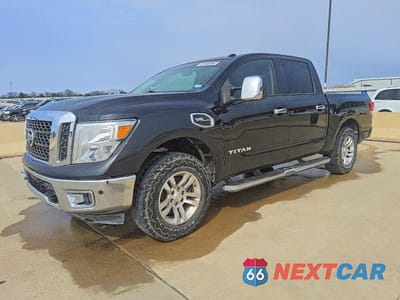2017 NISSAN TITAN SV 1N6AA1E61HN500555 - główne zdjęcie licytacji z USA - miniatura