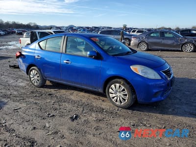Czwarte zdjęcie samochodu z boku: 2013 NISSAN VERSA S VIN:3N1CN7AP8DL871906 - miniatura