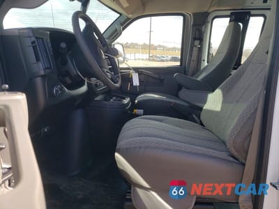 Zdjęcie 7 z 14 samochodu: 2025 CHEVROLET EXPRESS G2500 VIN:1GCWGAFP0S1278586 - miniatura