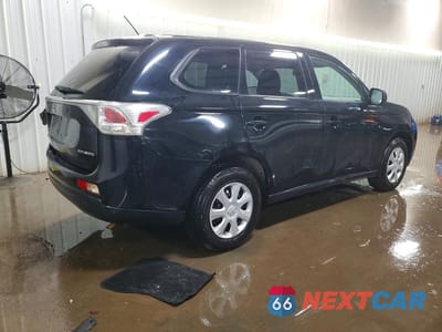 Trzecie zdjęcie samochodu z tyłu: 2014 MITSUBISHI OUTLANDER ES VIN:JA4AD2A39EZ005675 - miniatura