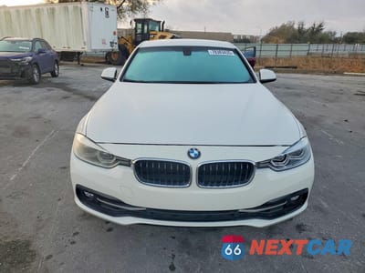Piąte zdjęcie samochodu w środku: 2018 BMW 330 I VIN:WBA8B9G51JNU96169 - miniatura