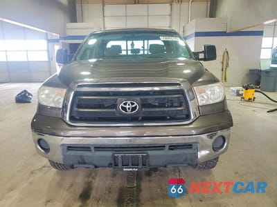 Piąte zdjęcie samochodu w środku: 2010 TOYOTA TUNDRA DOUBLE CAB SR5 VIN:5TFCY5F19AX010103 - miniatura