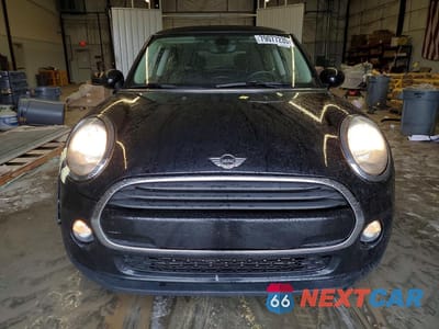 Piąte zdjęcie samochodu w środku: 2018 MINI COOPER VIN:WMWXP5C54J2G63866 - miniatura