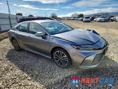 Czwarte zdjęcie samochodu z boku: 2025 TOYOTA CAMRY XLE VIN:4T1DAACK1SU582313 - miniatura