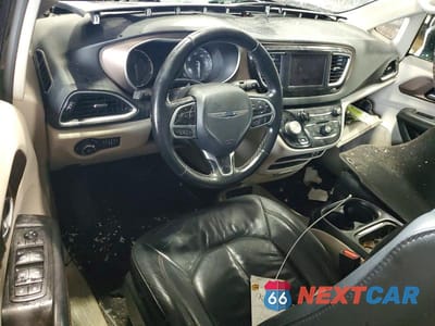 Zdjęcie 8 z 12 samochodu: 2018 CHRYSLER PACIFICA TOURING L VIN:2C4RC1BG5JR356112 - miniatura