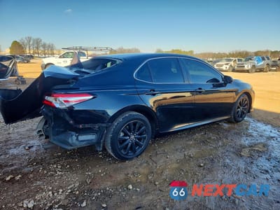 Trzecie zdjęcie samochodu z tyłu: 2018 TOYOTA CAMRY L VIN:4T1B11HK9JU109127 - miniatura