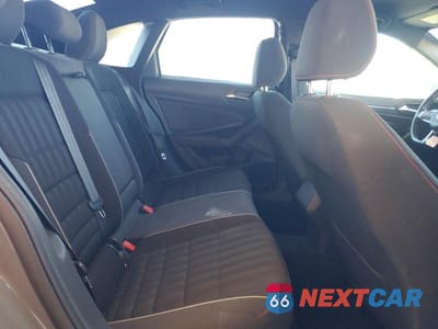 Zdjęcie 10 z 11 samochodu: 2021 VOLKSWAGEN JETTA GLI VIN:3VW6T7BUXMM023232 - miniatura