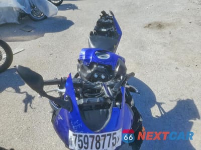 Piąte zdjęcie samochodu w środku: 2024 YAMAHA YZFR3 A VIN:MH3RH18Y7RK015713 - miniatura