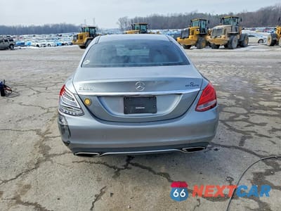Zdjęcie 6 z 12 samochodu: 2016 MERCEDES-BENZ C 300 VIN:55SWF4JBXGU114971 - miniatura