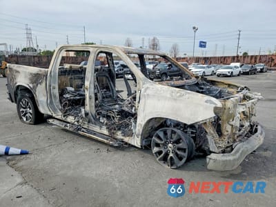 Czwarte zdjęcie samochodu z boku: 2022 CHEVROLET SILVERADO K1500 RST VIN:2GCUDEED3N1515780 - miniatura