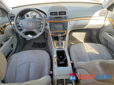 Zdjęcie 8 z 12 samochodu: 2007 MERCEDES-BENZ E 550 VIN:WDBUF72X87B021999 - miniatura