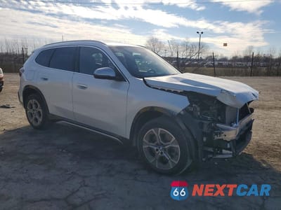 Czwarte zdjęcie samochodu z boku: 2024 BMW X1 XDRIVE28I VIN:WBX73EF09R5Z44005 - miniatura