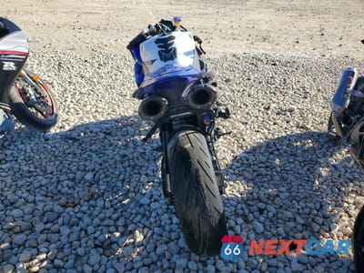 Czwarte zdjęcie samochodu z boku: 2014 YAMAHA YZFR1 VIN:JYARN23E5EA018017 - miniatura