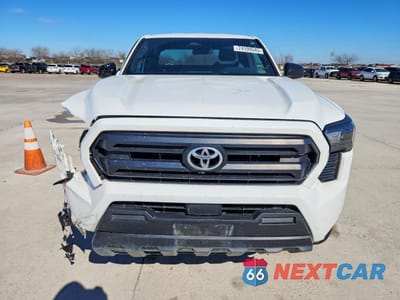 Piąte zdjęcie samochodu w środku: 2024 TOYOTA TACOMA SR VIN:3TYJDAHN2RT004001 - miniatura
