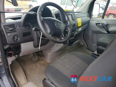 Zdjęcie 8 z 12 samochodu: 2018 MERCEDES BENZ SPRINTER 2500 DELIVERY VAN VIN:WD3PE7CD9JP630786 - miniatura