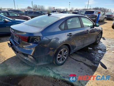 Trzecie zdjęcie samochodu z tyłu: 2024 KIA FORTE LXS VIN:3KPF24AD1RE769401 - miniatura