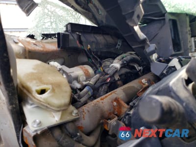 Zdjęcie 9 z 13 samochodu: 2011 ISUZU NPR VIN:JALC4W160B7001777 - miniatura