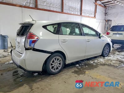 Trzecie zdjęcie samochodu z tyłu: 2015 TOYOTA PRIUS V VIN:JTDZN3EU0FJ024615 - miniatura