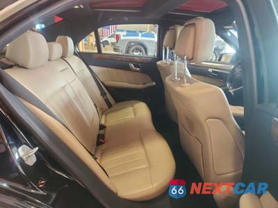 Zdjęcie 10 z 12 samochodu: 2011 MERCEDES-BENZ E 550 4MATIC VIN:WDDHF9AB5BA356484 - miniatura