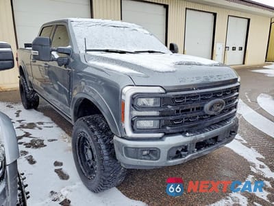 Czwarte zdjęcie samochodu z boku: 2024 FORD F350 SUPER DUTY VIN:1FT8W3BT6REF06684 - miniatura