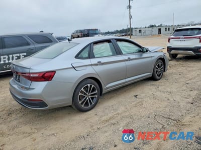 Trzecie zdjęcie samochodu z tyłu: 2025 VOLKSWAGEN JETTA SPORT VIN:3VWBX7BU3SM076029 - miniatura