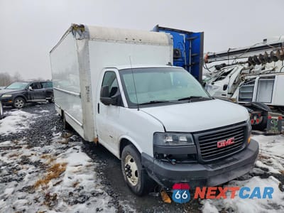 Czwarte zdjęcie samochodu z boku: 2022 GMC SAVANA BOX TRUCK VIN:7GZ37TC70NN007868 - miniatura