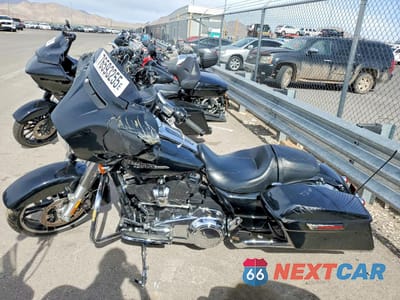 Trzecie zdjęcie samochodu z tyłu: 2017 HARLEY-DAVIDSON FLHX STREET GLIDE VIN:1HD1KBC33HB668213 - miniatura