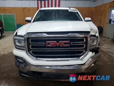 Piąte zdjęcie samochodu w środku: 2019 GMC SIERRA LIMITED K1500 SLE VIN:2GTV2MEC1K1196158 - miniatura