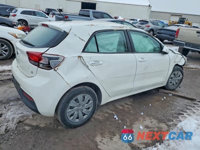 Trzecie zdjęcie samochodu z tyłu: 2020 KIA RIO 5-DOOR S VIN:3KPA25AD7LE351996 - miniatura