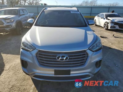 Piąte zdjęcie samochodu w środku: 2017 HYUNDAI SANTA FE SE VIN:KM8SM4HF7HU194474 - miniatura