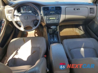 Zdjęcie 8 z 12 samochodu: 2002 HONDA ACCORD EX VIN:1HGCG165X2A052199 - miniatura