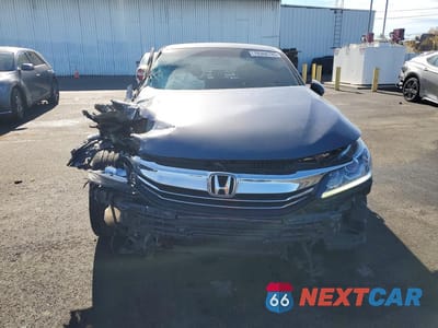 Piąte zdjęcie samochodu w środku: 2017 HONDA ACCORD SPORT VIN:1HGCR2F51HA301062 - miniatura