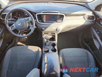 Zdjęcie 8 z 12 samochodu: 2019 KIA SORENTO L VIN:5XYPG4A31KG550749 - miniatura