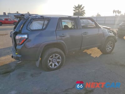 Trzecie zdjęcie samochodu z tyłu: 2015 TOYOTA 4RUNNER SR5/SR5 PREMIUM VIN:JTEBU5JR6F5268257 - miniatura