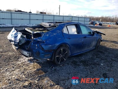 Trzecie zdjęcie samochodu z tyłu: 2020 TOYOTA CAMRY XSE VIN:4T1K61AK5LU398540 - miniatura