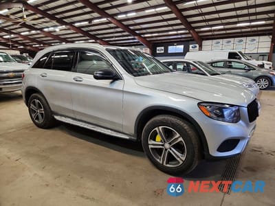 Czwarte zdjęcie samochodu z boku: 2016 MERCEDES-BENZ GLC 300 4MATIC VIN:WDC0G4KB8GF087813 - miniatura