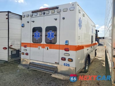 Trzecie zdjęcie samochodu z tyłu: 2022 FORD ECONOLINE - AMBULANCE VIN:1FDXE4FN3NDC07228 - miniatura