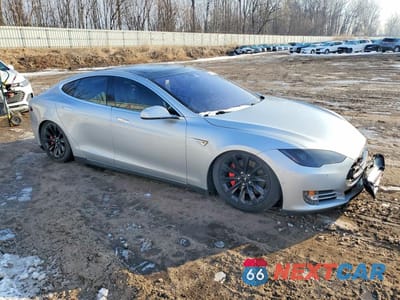 Czwarte zdjęcie samochodu z boku: 2015 TESLA MODEL S VIN:5YJSA1E4XFF116419 - miniatura