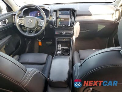 Zdjęcie 8 z 13 samochodu: 2025 VOLVO XC40 PLUS VIN:YV4L12UC7S2468886 - miniatura