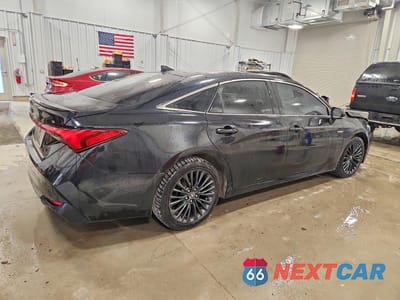 Trzecie zdjęcie samochodu z tyłu: 2021 TOYOTA AVALON HYBRID XSE VIN:4T1EA1ABXMU003345 - miniatura
