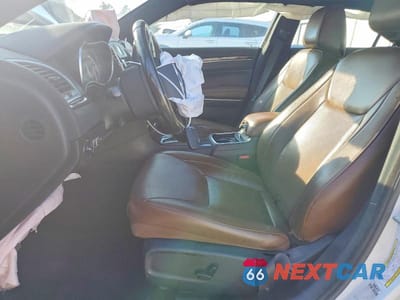 Zdjęcie 7 z 11 samochodu: 2019 CHRYSLER 300 LIMITED VIN:2C3CCAKG1KH528797 - miniatura