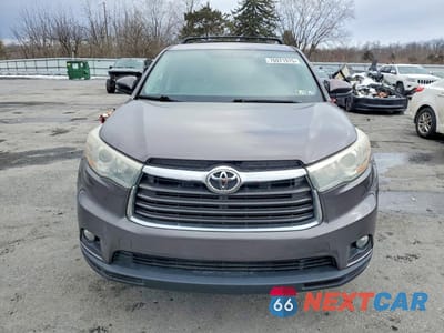 Piąte zdjęcie samochodu w środku: 2016 TOYOTA HIGHLANDER LE VIN:5TDBKRFH8GS254695 - miniatura