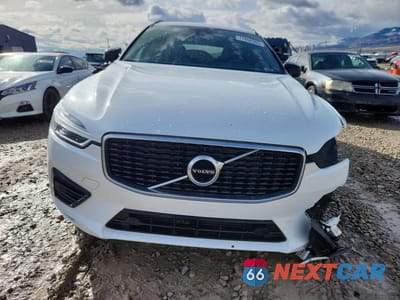 Piąte zdjęcie samochodu w środku: 2020 VOLVO XC60 T8 R-DESIGN VIN:YV4BR0DM7L1536161 - miniatura