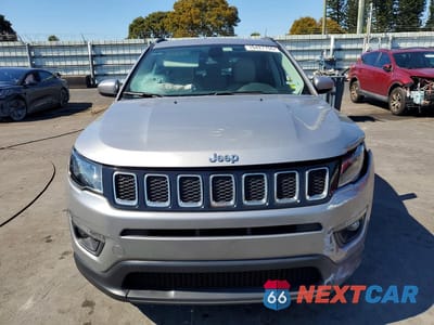 Piąte zdjęcie samochodu w środku: 2018 JEEP COMPASS LATITUDE VIN:3C4NJCBB1JT503415 - miniatura