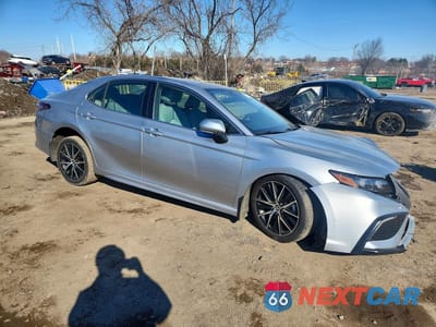 Czwarte zdjęcie samochodu z boku: 2022 TOYOTA CAMRY HYBRID VIN:4T1G31AK6NU583598 - miniatura