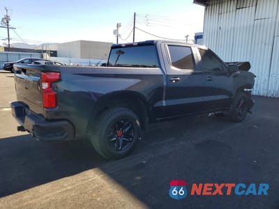 Trzecie zdjęcie samochodu z tyłu: 2022 CHEVROLET SILVERADO K1500 RST VIN:1GCUDEED2NZ547093 - miniatura