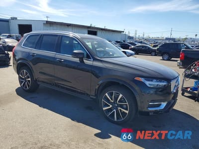 Czwarte zdjęcie samochodu z boku: 2025 VOLVO XC90 PLUS VIN:YV4M12PE8S1311360 - miniatura